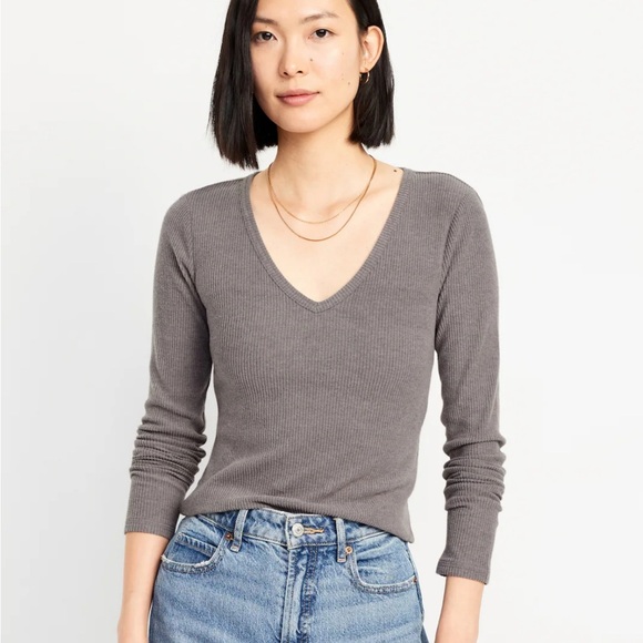 Old navy plush v neck long sleeve tees - Picture 3 of 13